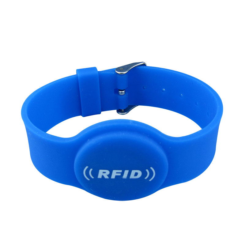 Conas is féidir le Réitigh Wristband Silicone RFID Slándáil agus Áisiúlacht d'Imeachtaí Nua-Aimseartha a Fheabhsú?
